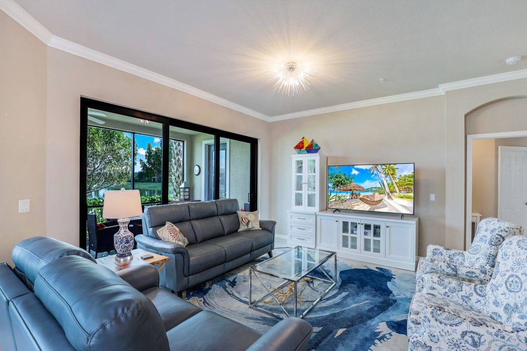 2149 Frangipani Cir #101, Naples, FL 34120