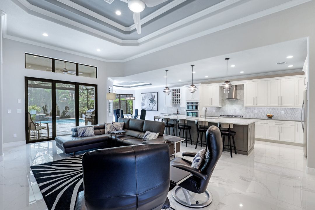 10086 Palazzo Dr, Naples, FL 34119