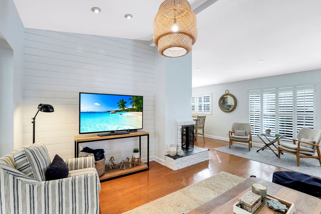 739 7th Ave N, Naples, FL 34102