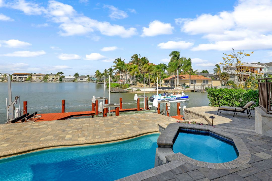 343 Oak Ave, Naples, FL 34108