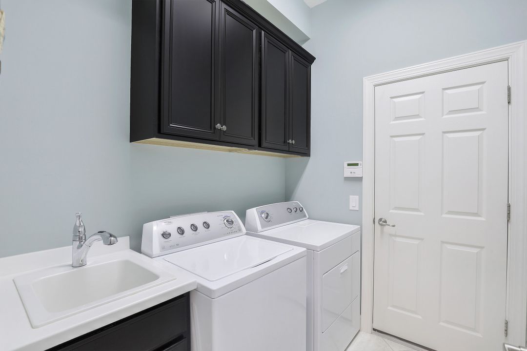 9091 Graphite Cir, Naples, FL 34120