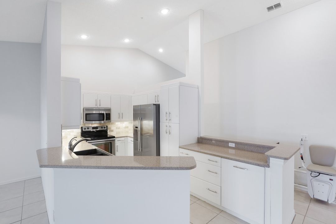 97 Silver Oaks Cir #2203, Naples, FL 34119