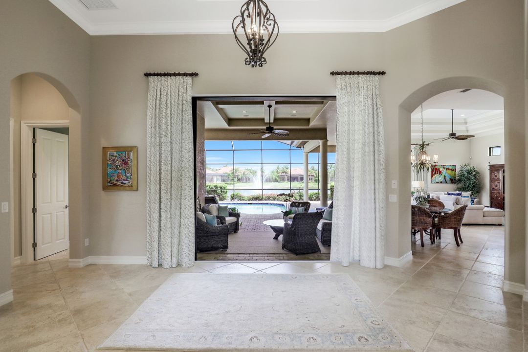 6512 Costa Cir, Naples, FL 34113