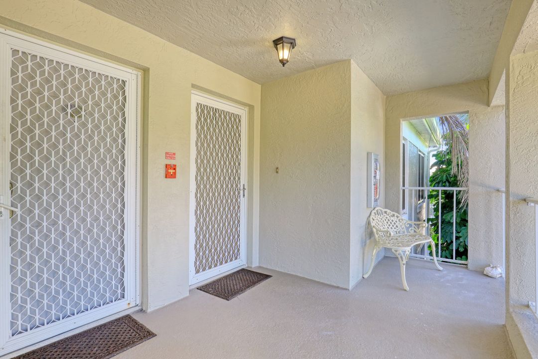 5895 Chanteclair Dr #122, Naples, FL 34108