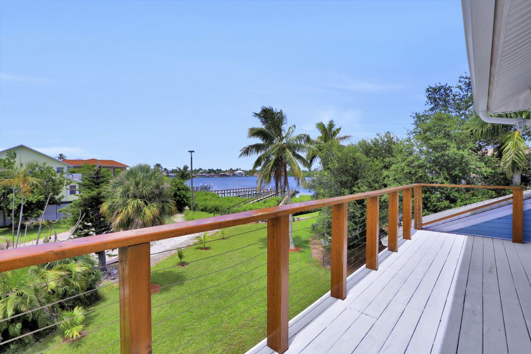 39 W Pelican St, Naples, FL 34113