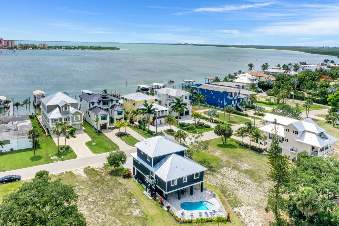 816 San Carlos Dr, Fort Myers Beach, FL 33931