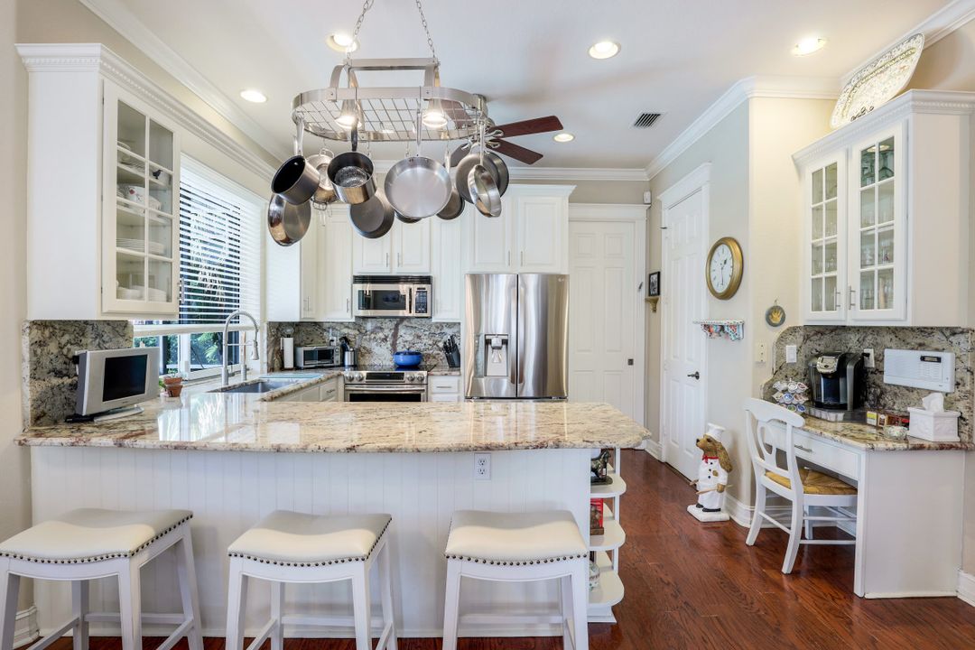 2850 Coach House Way, Naples, FL 34105