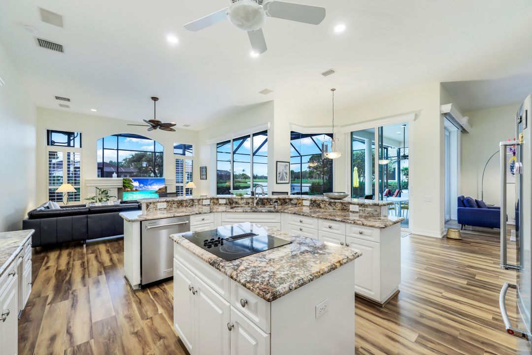 606 Shoreline Dr, Naples, FL 34119