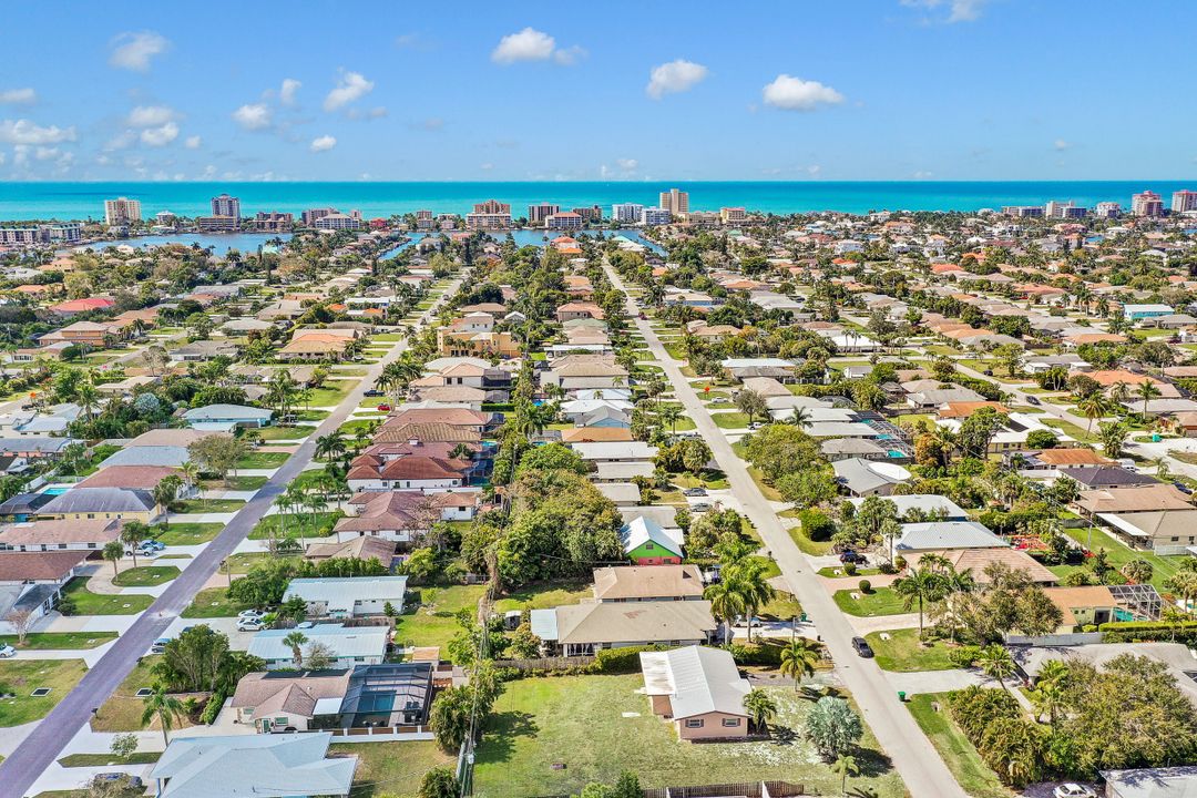 658 97th Ave N, Naples, FL 34108