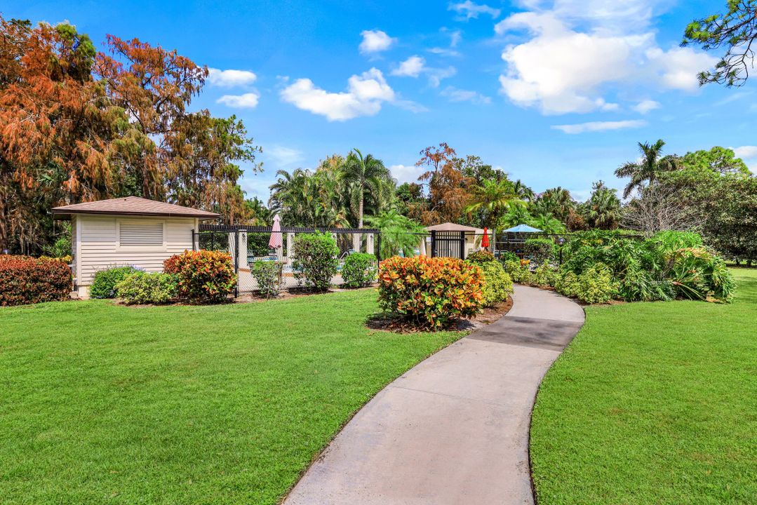 1079 Pine Isle Ln, Naples, FL 34112
