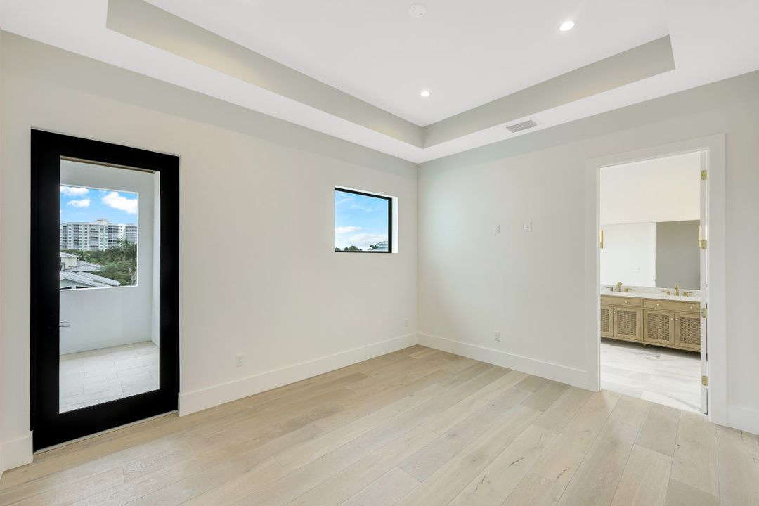 241 Egret Ave, Naples, FL 34108