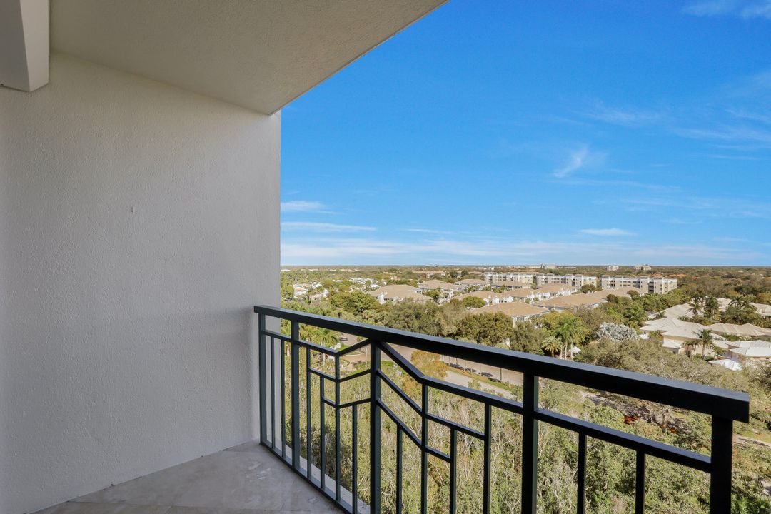 7515 Pelican Bay Blvd #11D, Naples, FL 34108