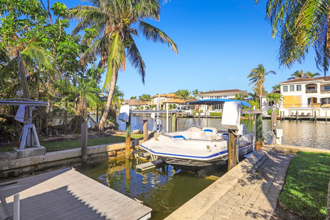 1935 5th St S, Naples, FL 34102