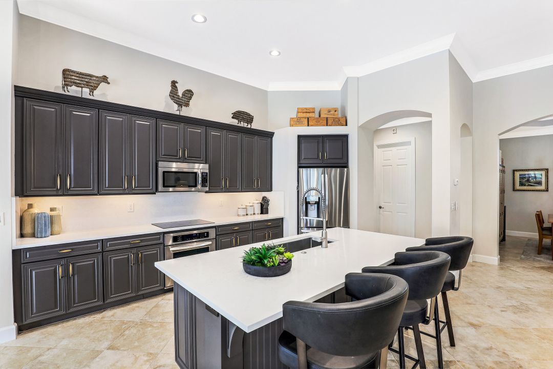 9795 Nickel Ridge Cir, Naples, FL 34120