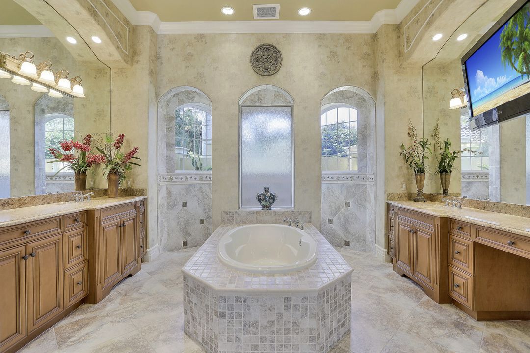 9301 Lakebend Preserve Ct, Estero, FL 34135