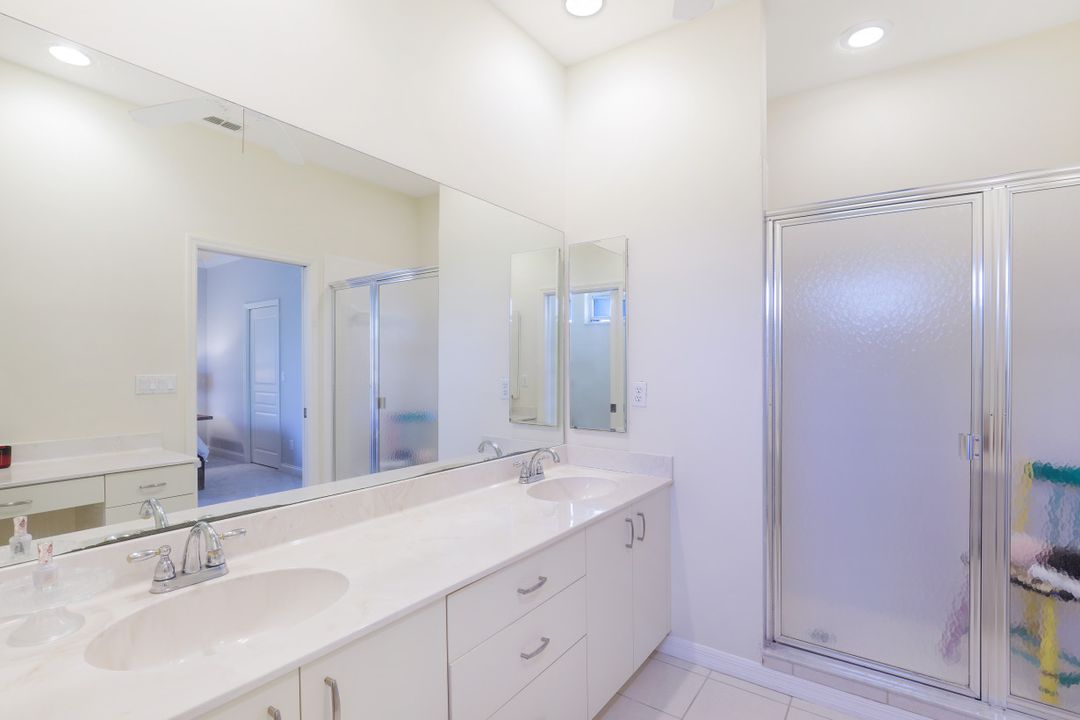 25251 Bay Cedar Dr, Bonita Springs, FL 34134