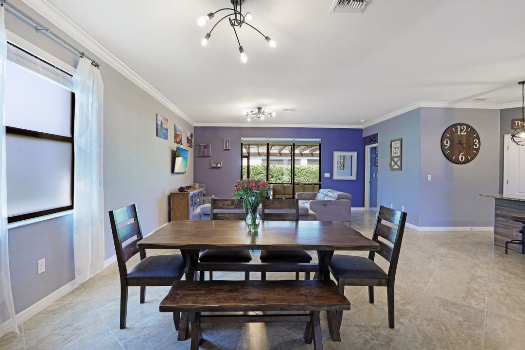 9231 Shadow Oak Ln, Naples, FL 34120