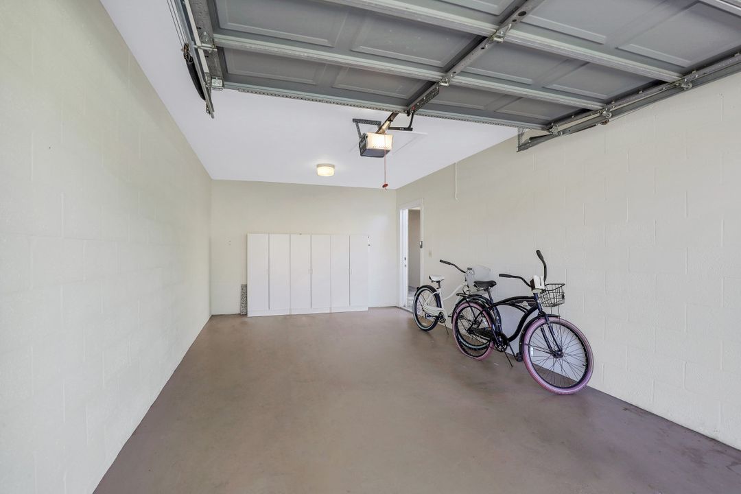 547 Beachwalk Cir, Naples, FL 34108