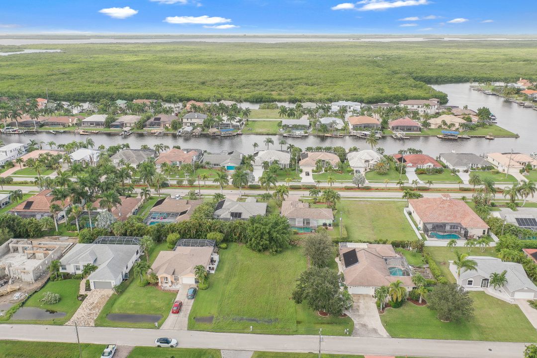 5216 SW 27th Pl, Cape Coral, FL 33914