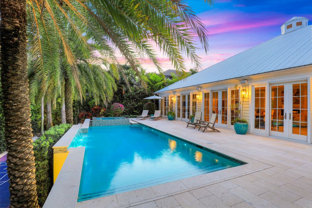 154 4th Ave N, Naples, FL 34102