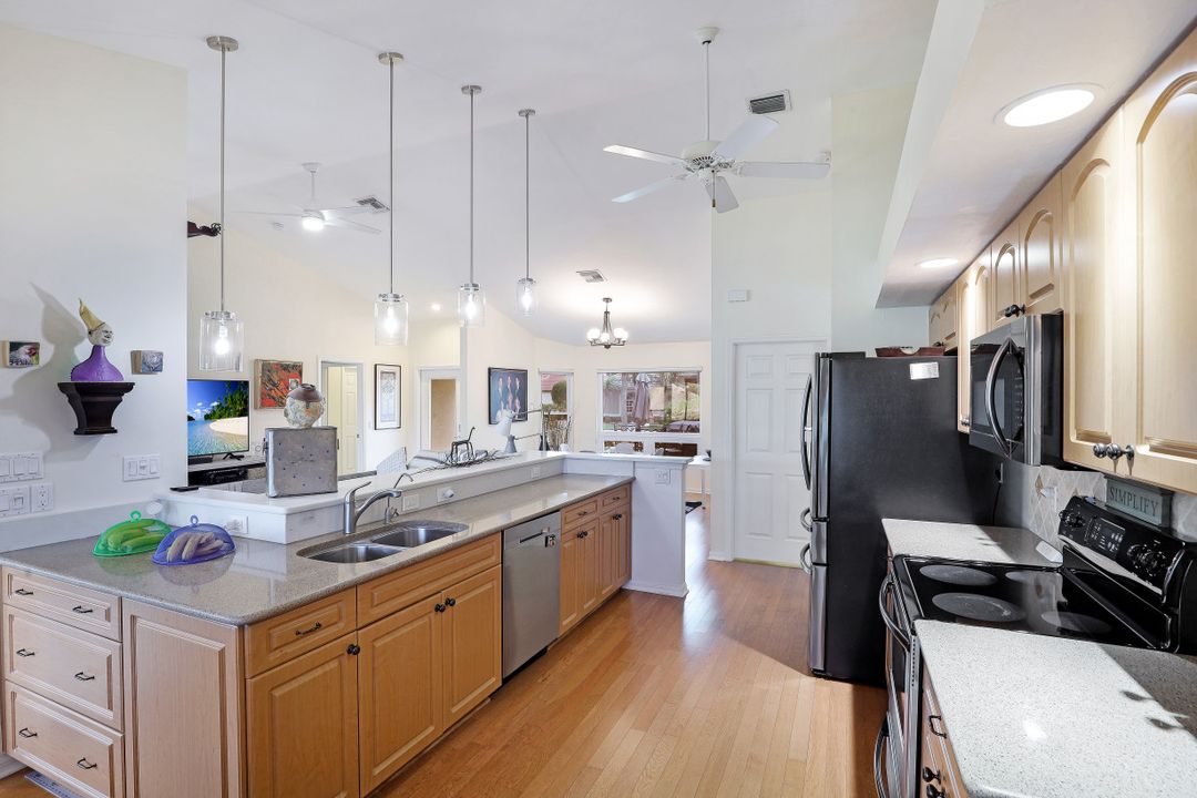 12724 Hunters Ridge Dr, Bonita Springs, FL 34135