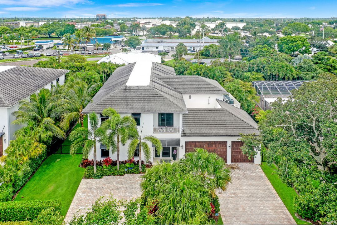 1824 Alamanda Dr, Naples, FL 34102