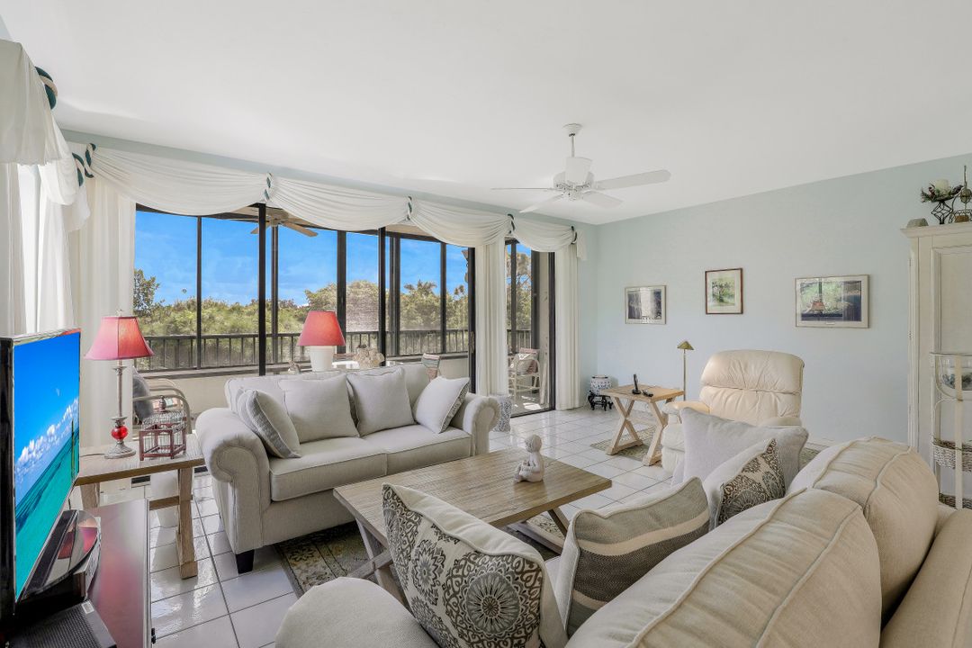 6500 Valen Way #402, Naples, FL 34108