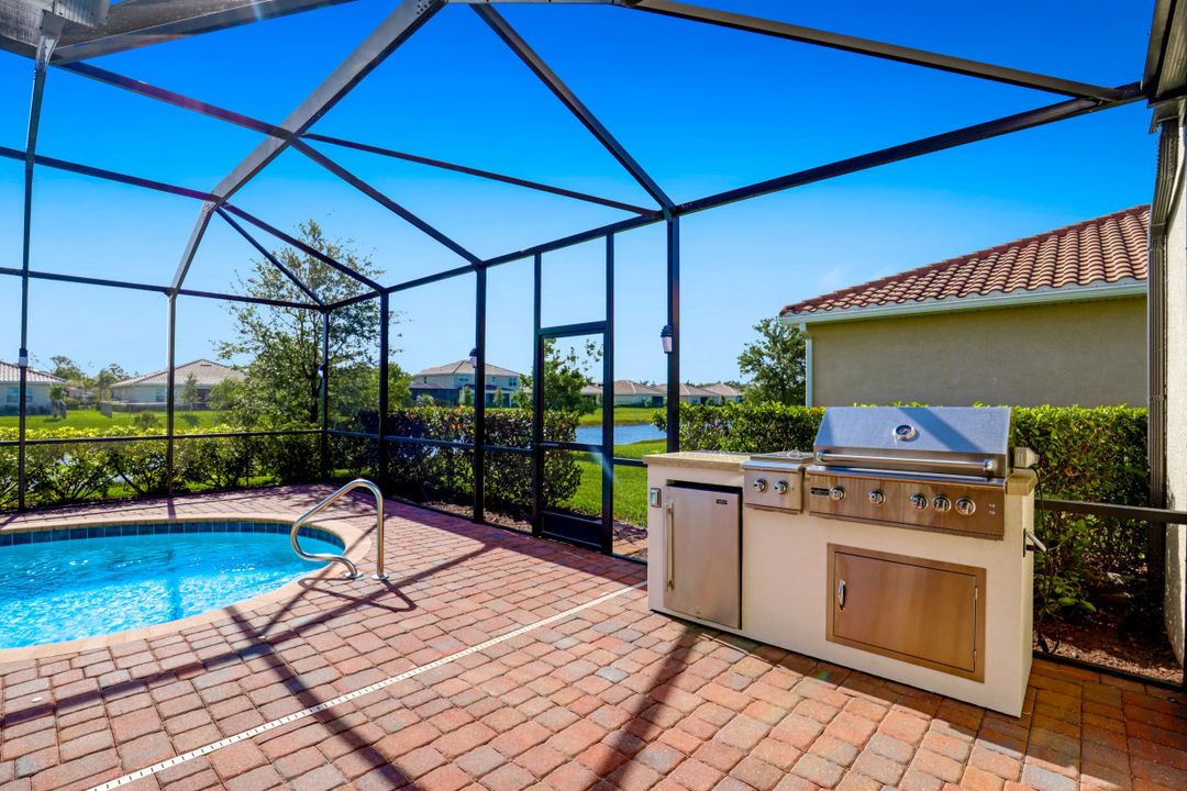 2262 Vermont Ln, Naples, FL 34120