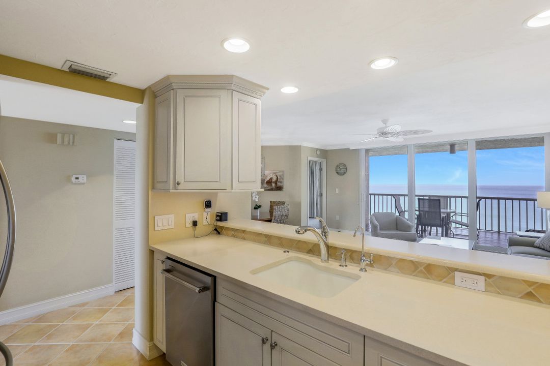 40 Seagate Dr #1203, Naples, FL 34103