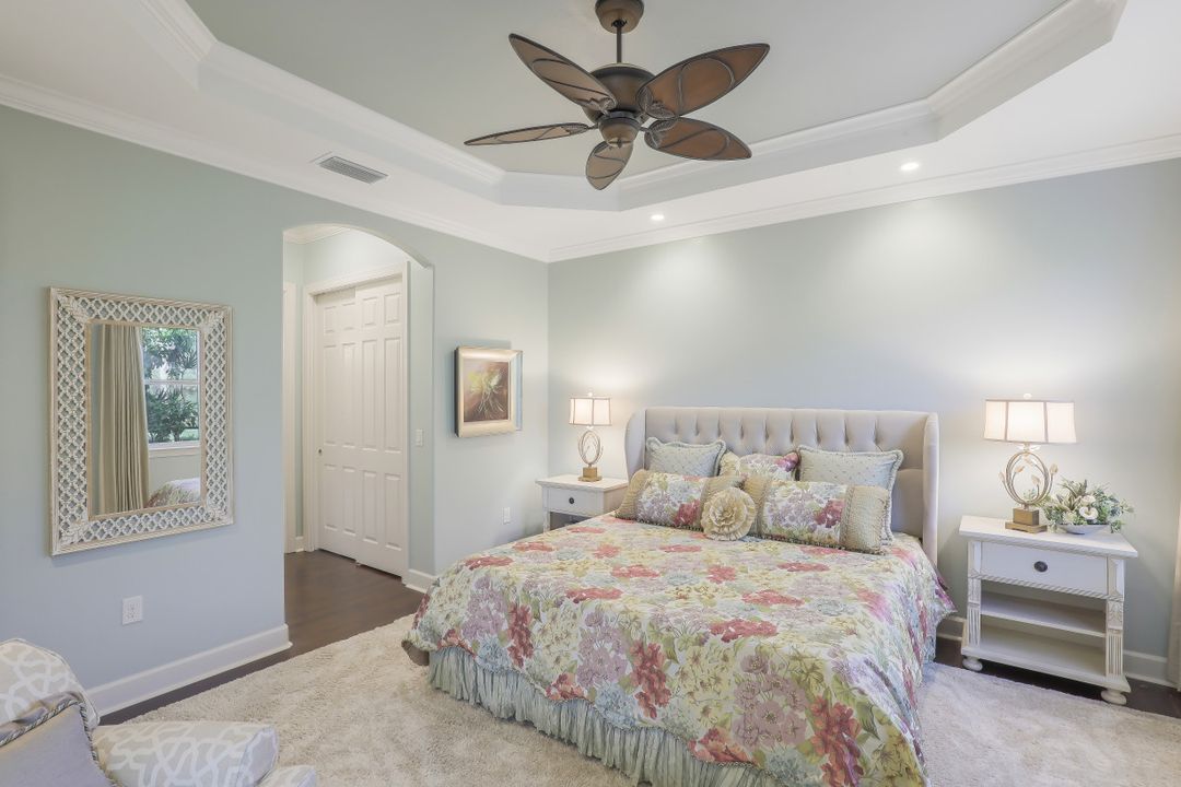 9090 Limestone Ln, Naples, FL 34120