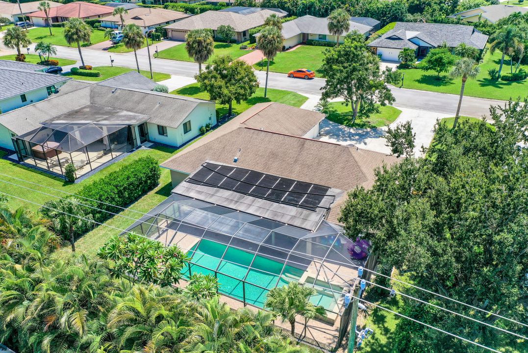 10430 Windsor Way, Naples, FL 34109