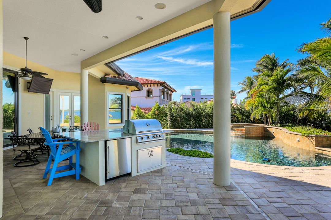 3944 W Riverside Dr, Fort Myers, FL 33901