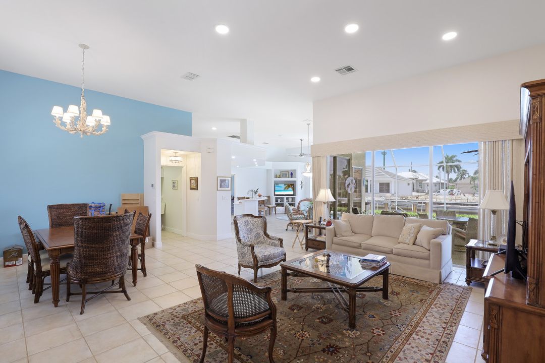 371 Capistrano Ct, Marco Island, FL 34145