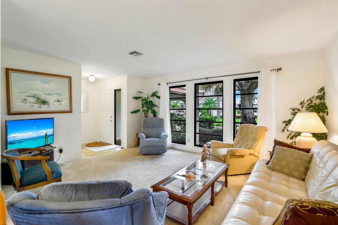 466 Tradewinds Ave, Naples, FL 34108