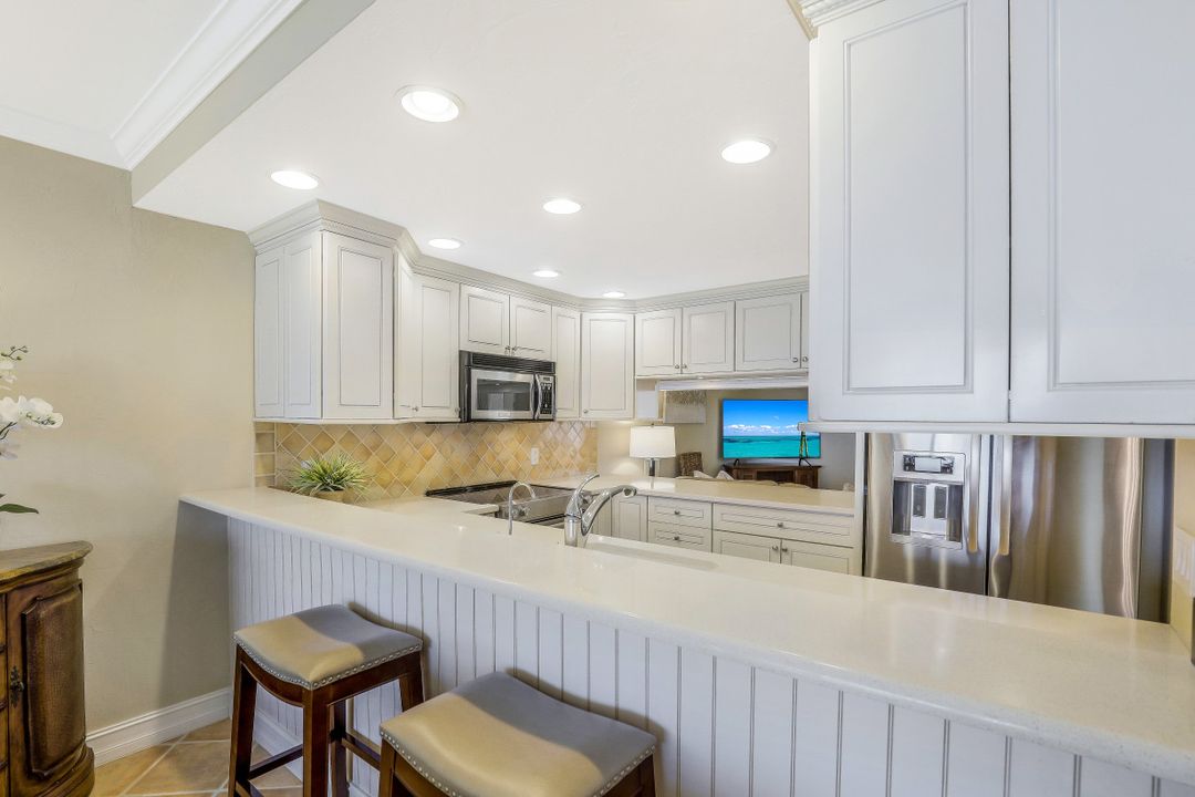 40 Seagate Dr #1203, Naples, FL 34103