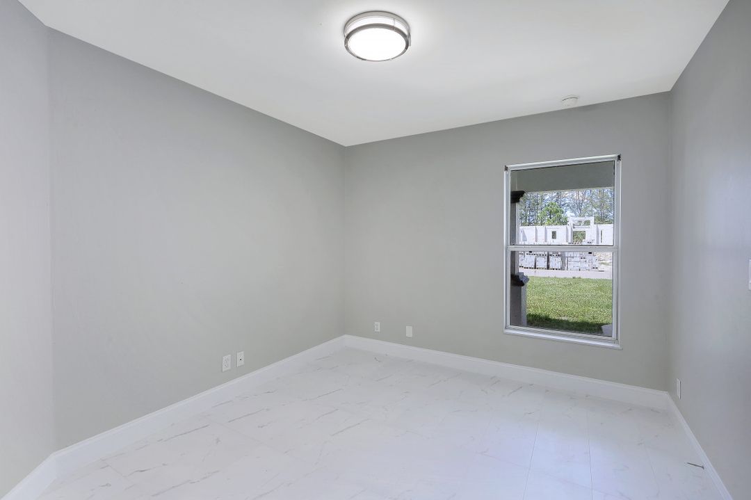 3521 NE 17th Pl, Cape Coral, FL 33909