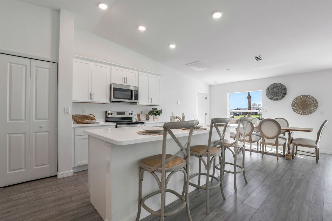 208 NW 28th Terrace, Cape Coral, FL 33993