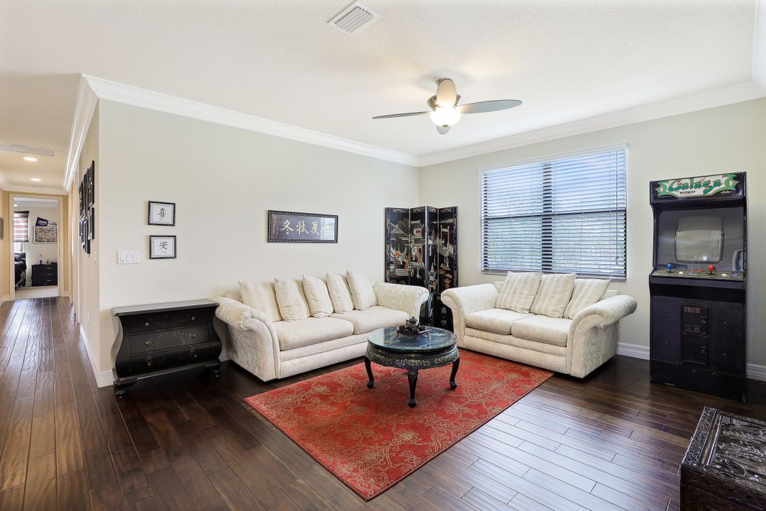 3342 Pacific Dr, Naples, FL 34119