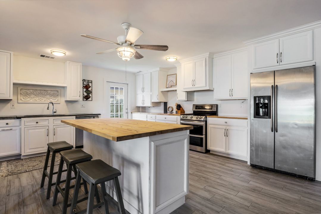 778 100th Ave N, Naples, FL 34108