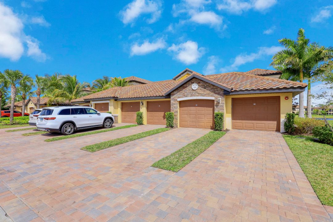 9533 Avellino Wy #2916, Naples, FL 34113