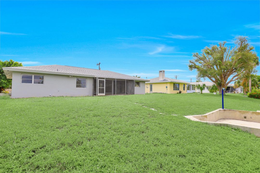 825 Lucerne Pkwy, Cape Coral, FL 33904