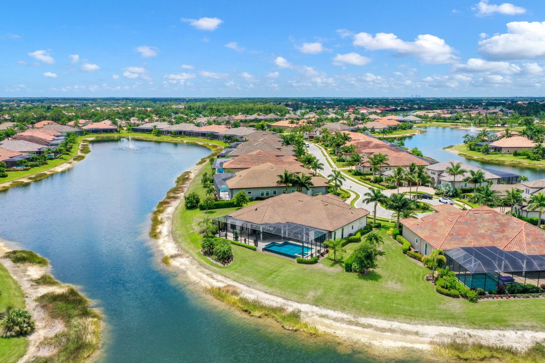 6587 Barbera Ln, Naples, FL 34113