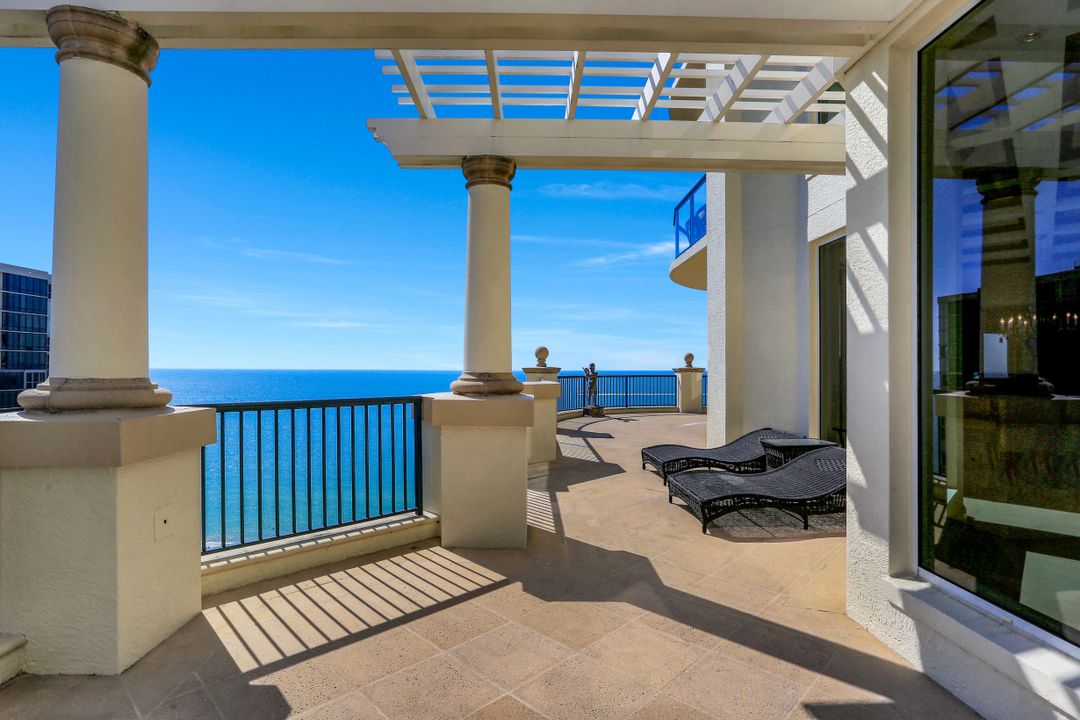 81 Seagate Dr #2001, Naples, FL 34103