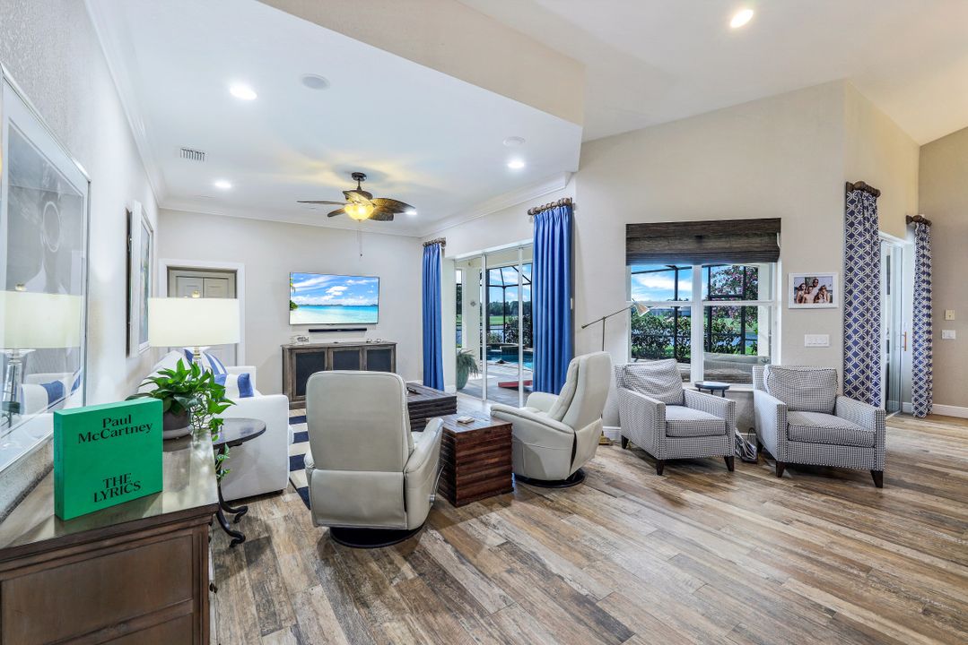 8979 Morgan Ct, Naples, FL 34113