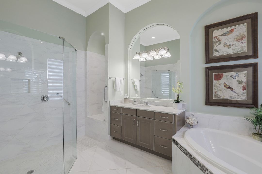 7497 Lantana Cir, Naples, FL 34119