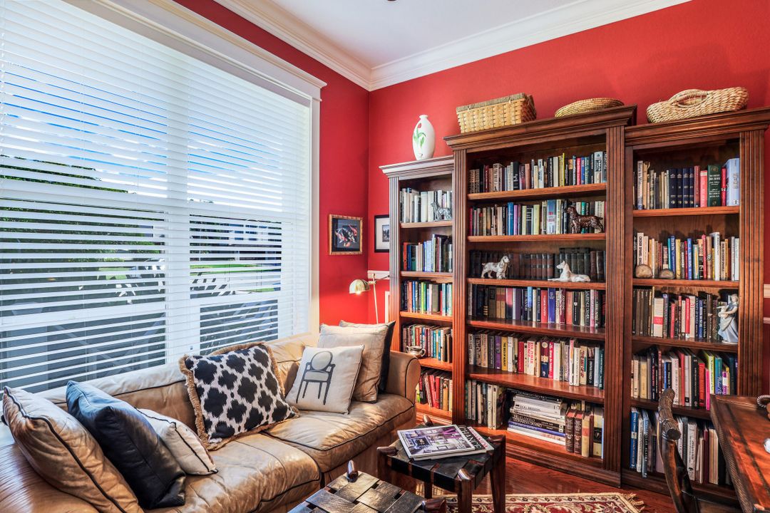 2850 Coach House Way, Naples, FL 34105