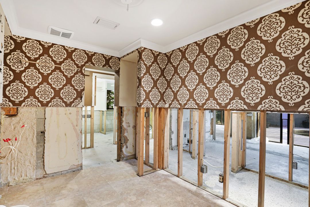 140 2nd Ave S, Naples, FL 34102