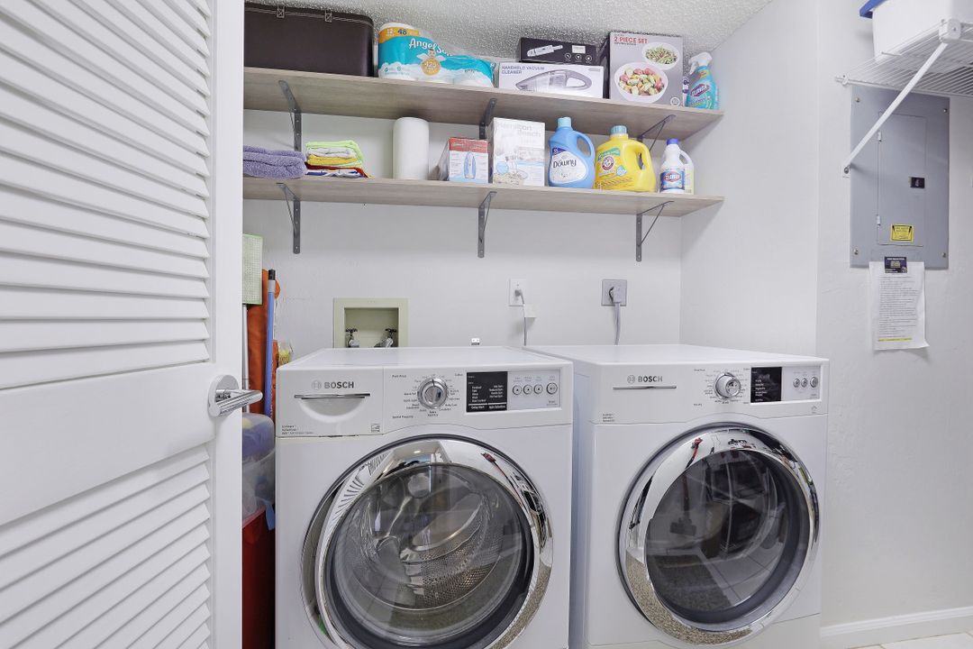 5792 Deauville Cir, Naples, FL 34112