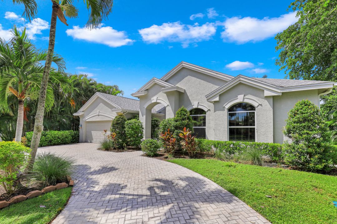 997 Aqua Ln, Fort Myers, FL 33919