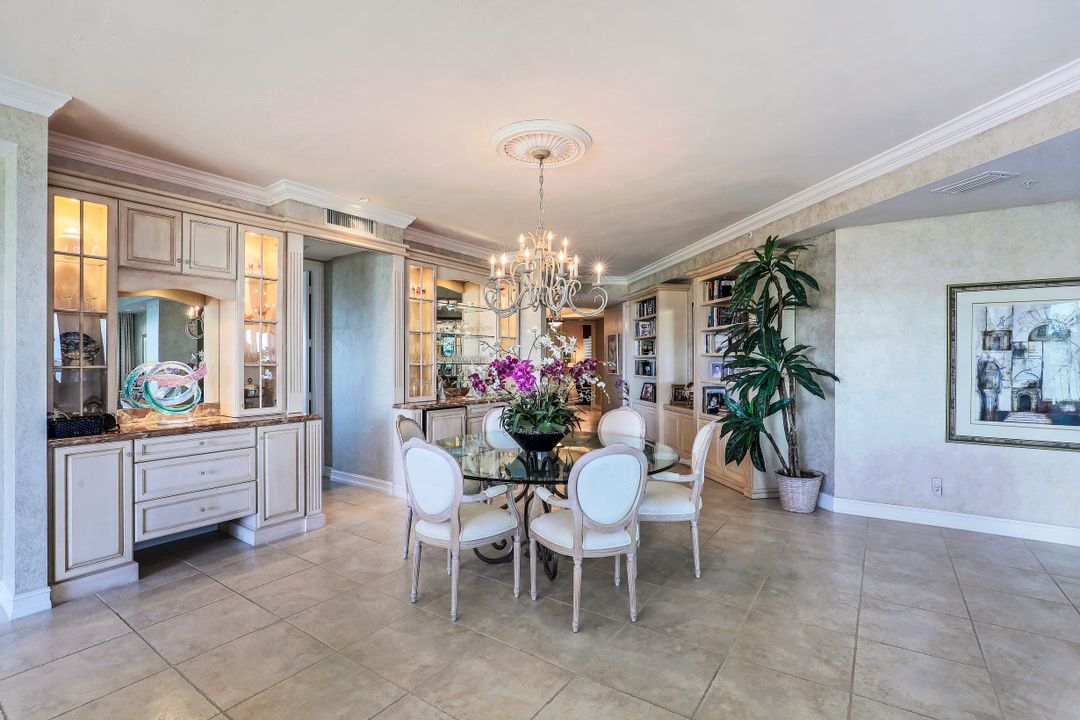 4811 Island Pond Ct #905, Bonita Springs, FL 34134